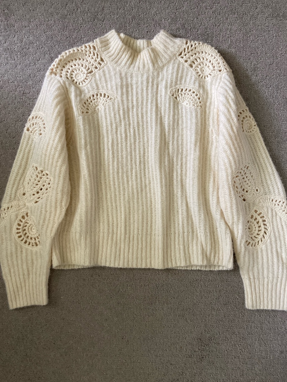Vince ivory crochet seashell wool-blend sweater, Sz Large.